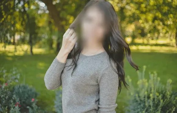 Alexandra, 32