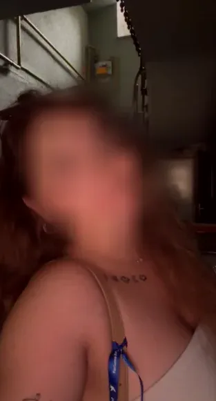 Daniela, 24
