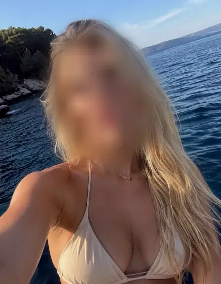 Denise, 27