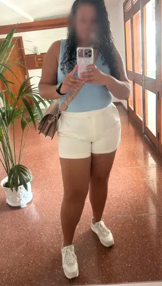 Elena, 33