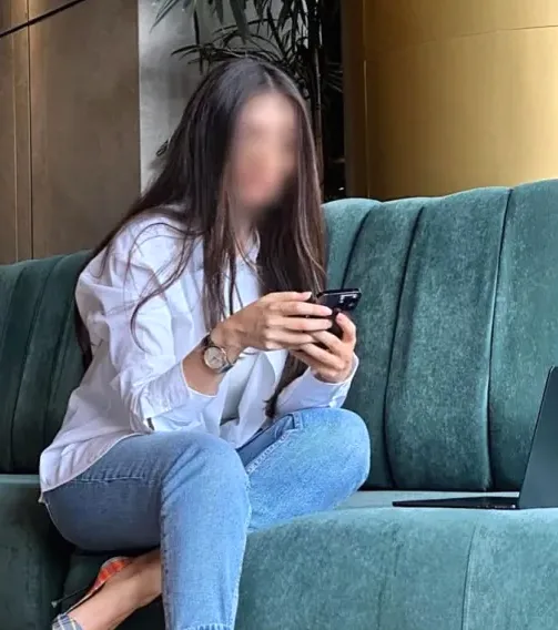 Julia, 38