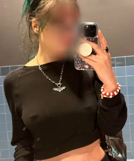 Lea, 28