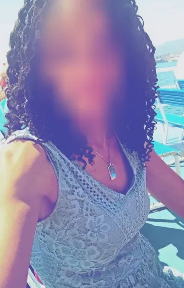 Manuela, 34