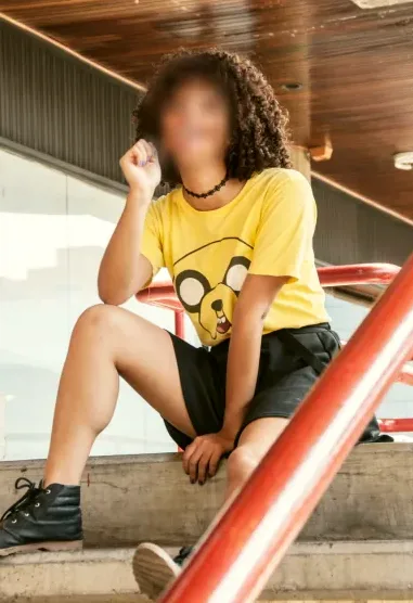 Michaela, 28