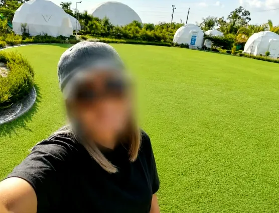 Rosa, 35