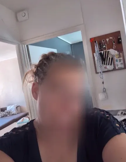 Sandra, 40