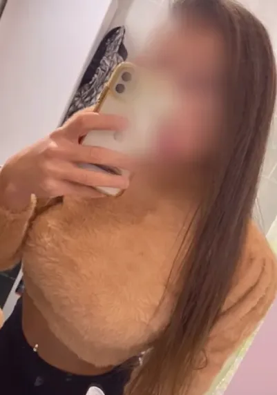 Sandra, 27