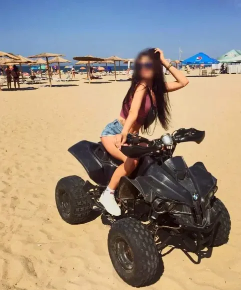 Selina, 39