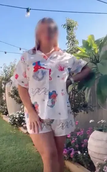 Simone, 33